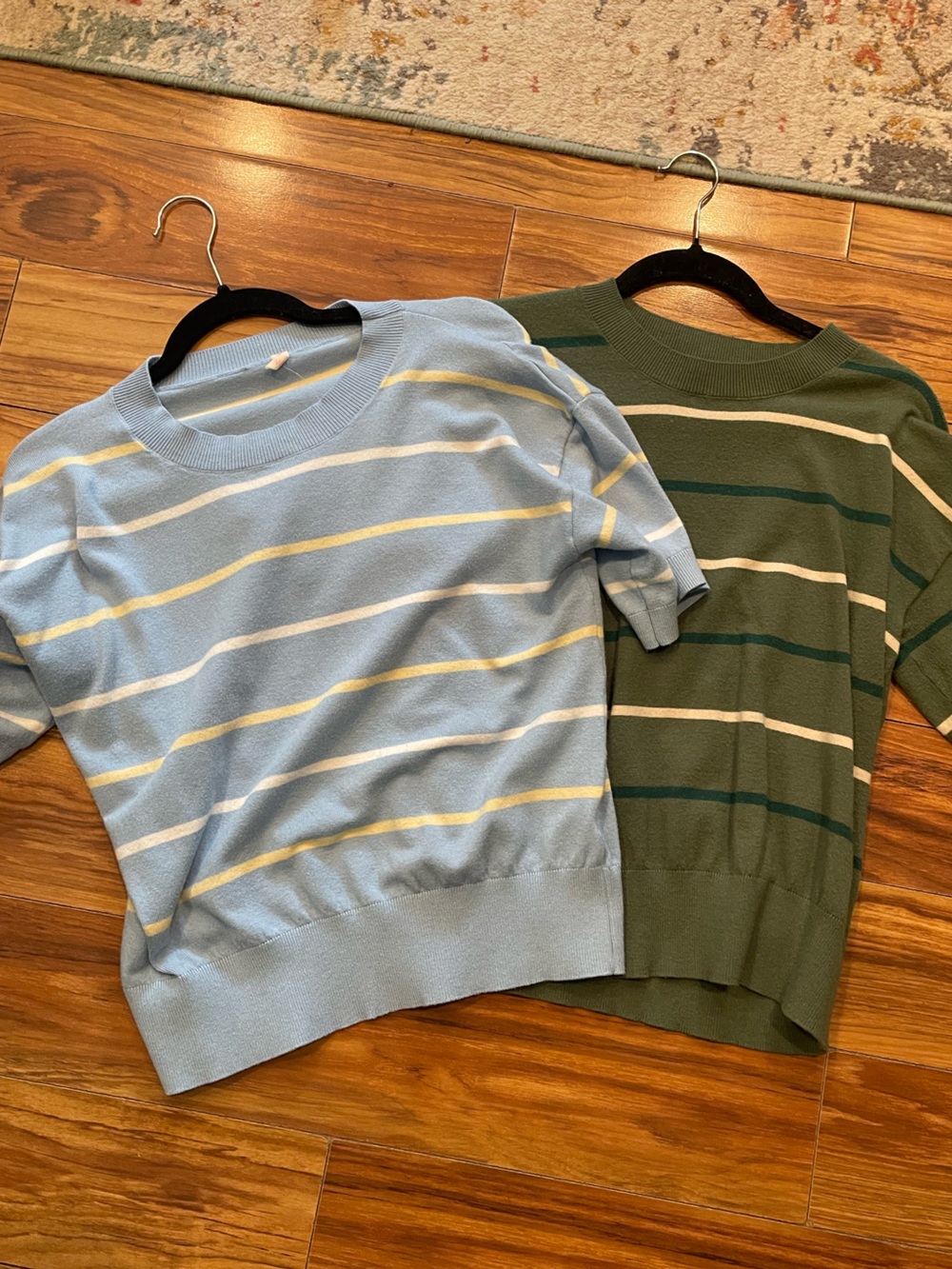 Set of 2 women’s sweater short sleeve tops